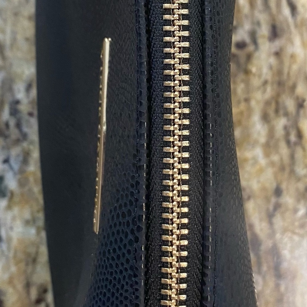 Vince Camuto Travel Bag Textured Black w/Gold Accents Lined 3 Inside Pockets - Picture 5 of 9